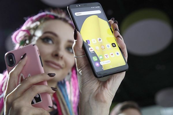 Россиянам назвали необычные признаки слежки за смартфоном