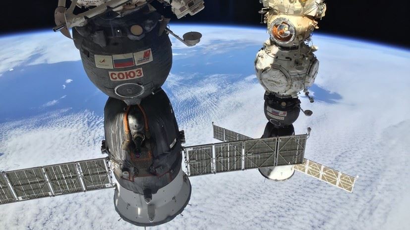 «Союз МС-19» с двумя космонавтами и одним астронавтом отстыковался от МКС