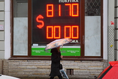 Аналитик оценил запасы валюты для продажи россиянам в кассах банков