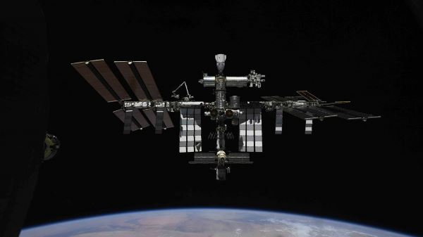 Корабль Crew Dragon с космическими туристами прибыл на МКС 0