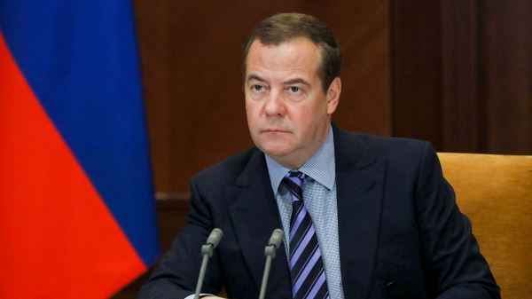 Медведев прокомментировал фейк о его решении сбивать спутники Starlink 0