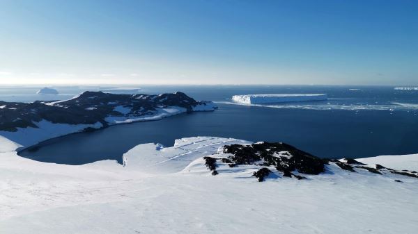 Ученый рассказал об одновременном резком потеплении в Арктике и Антарктике 1