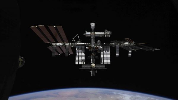 Выход российских космонавтов в открытый космос перенесли на 10-15 минут 1