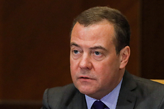 Медведев заявил об уходе США от непоколебимых позиций