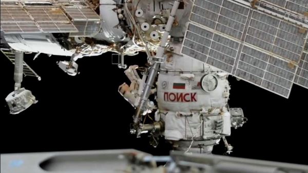 Новый российский экипаж МКС совершил первый выход в открытый космос  0